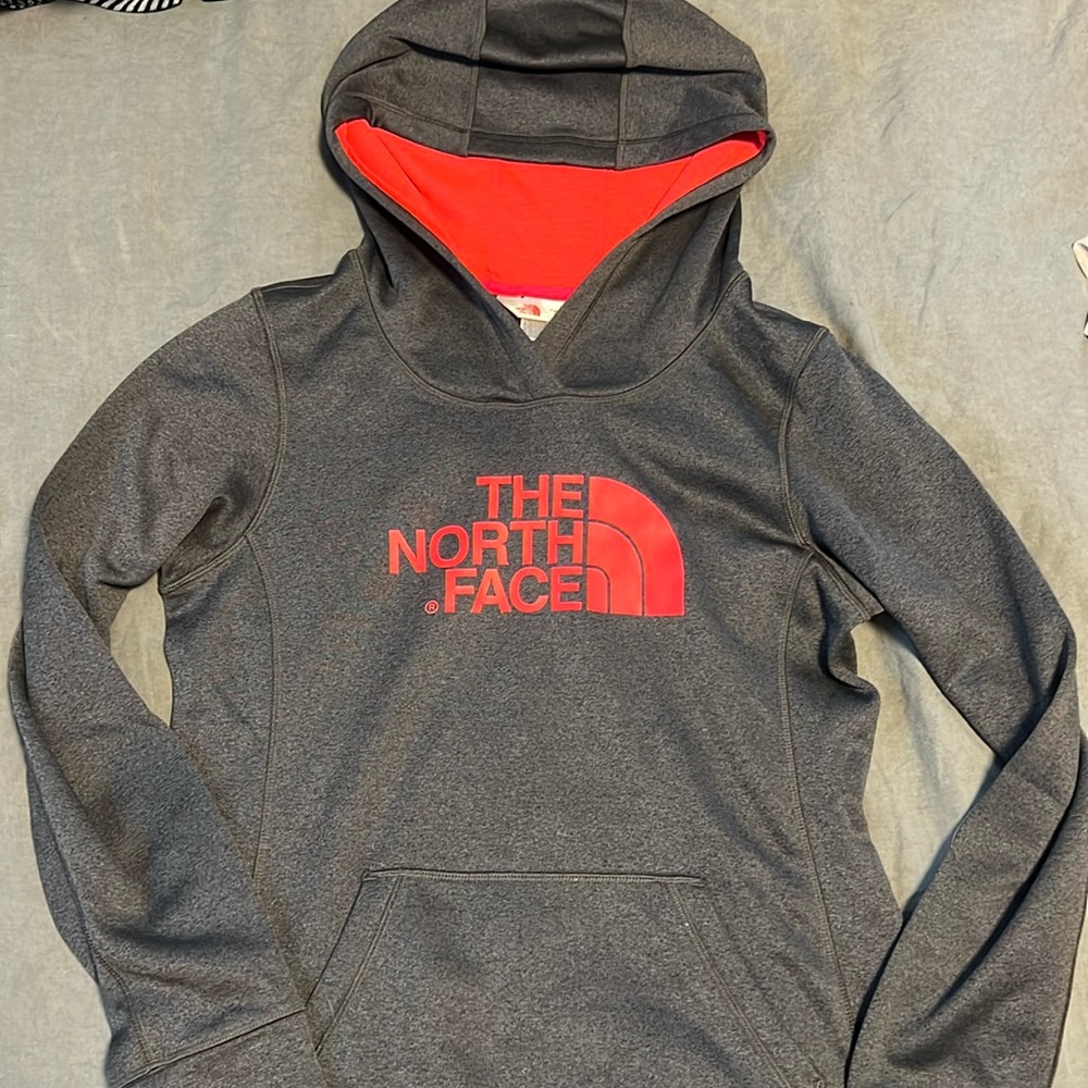 Medium north face hoodie. Slightly tapered in waist. Worn a handful of times.